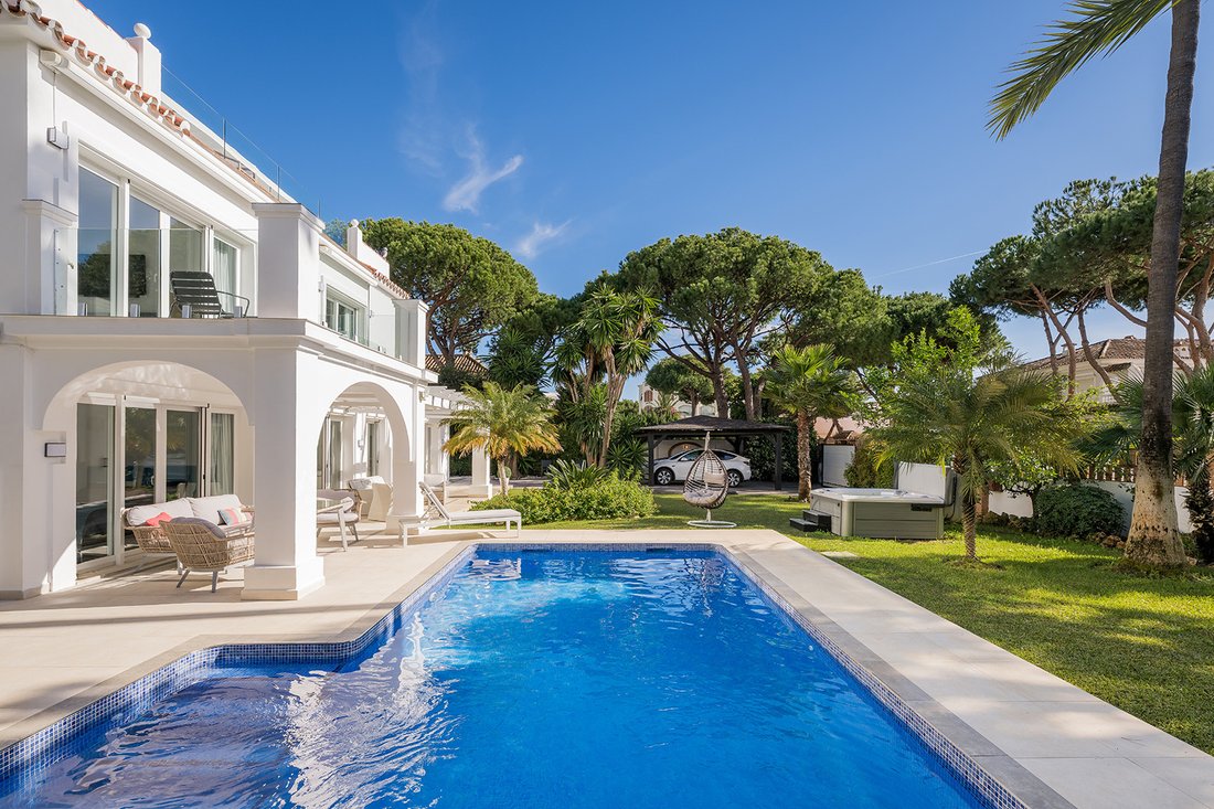 Villa in Elviria-Cabopino, Marbella, Spain 2 - 18596931