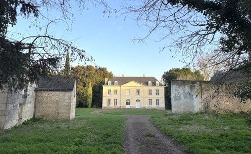 Estate in Gare-Croix Verte-Ile Offard-Millocheau, Saumur, France 1