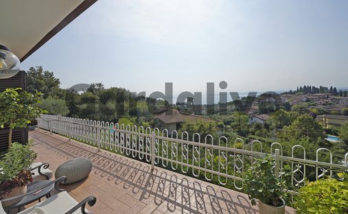 Villa in Padenghe sul Garda, Lombardy, Italy 1