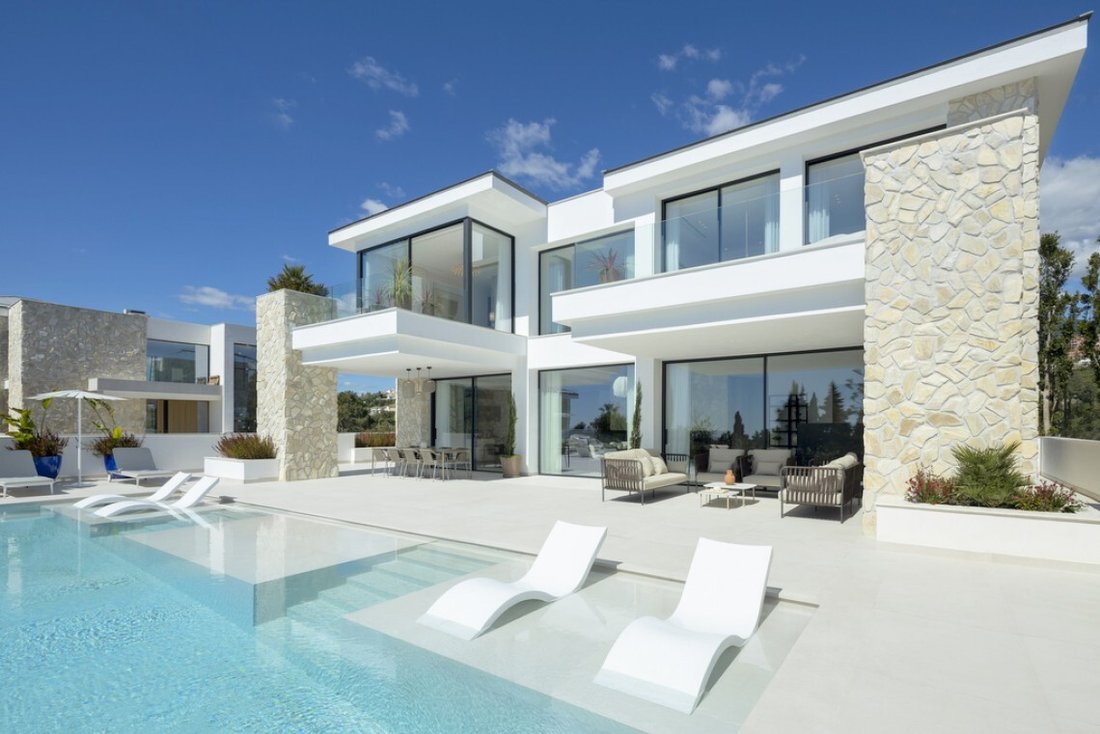 Villa in Marbella, Andalusia, Spain 1 - 18597246