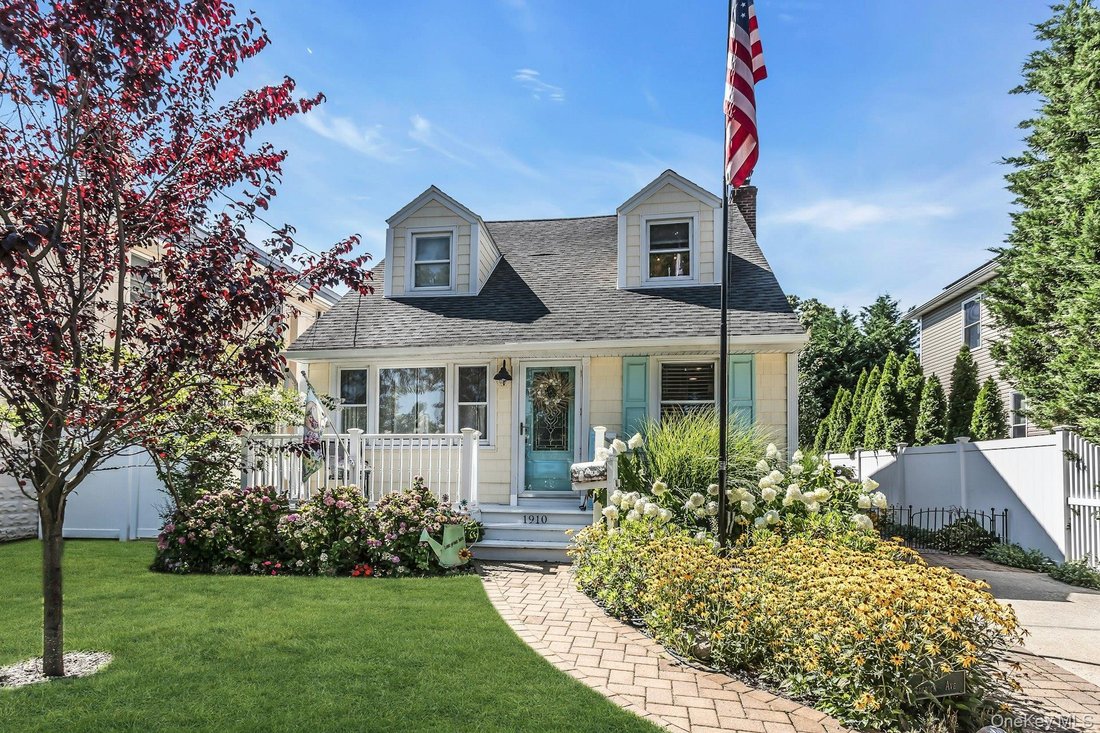 House in Merrick, New York, United States 1 - 18602388