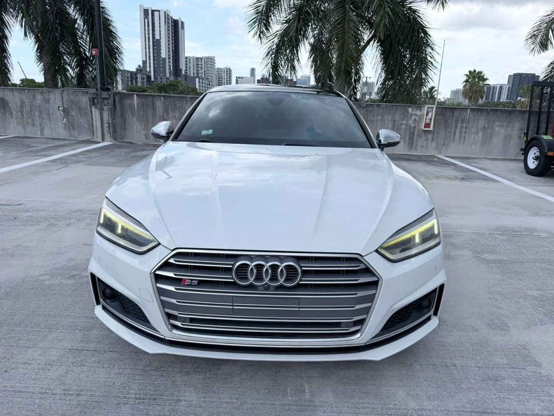 Sedan in Fort Lauderdale, FL, United States 2 - 18598474