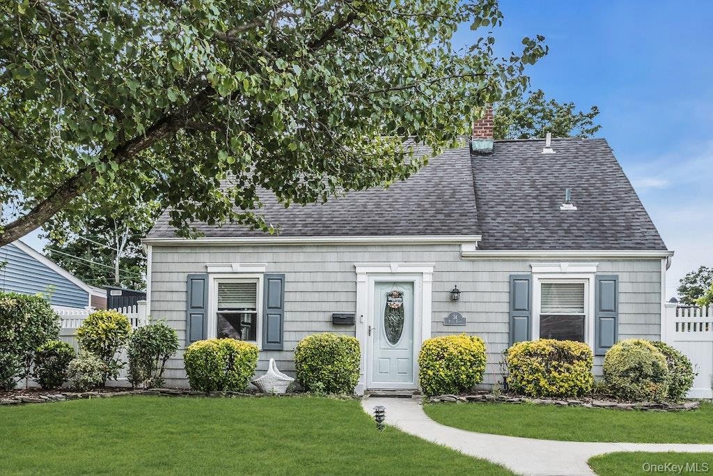 House in Levittown, New York, United States 1 - 18602339