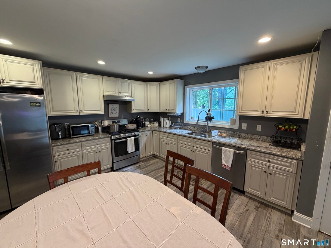 Naugatuck, Connecticut, United States 5 - 18602312