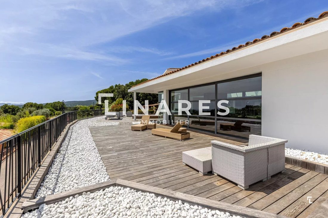 Villa in Le Castellet, Provence-Alpes-Côte d'Azur, France 4 - 18598423