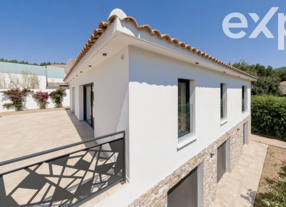 Villa in Sanary-sur-Mer, Provence-Alpes-Côte d'Azur, France 3 - 18604079