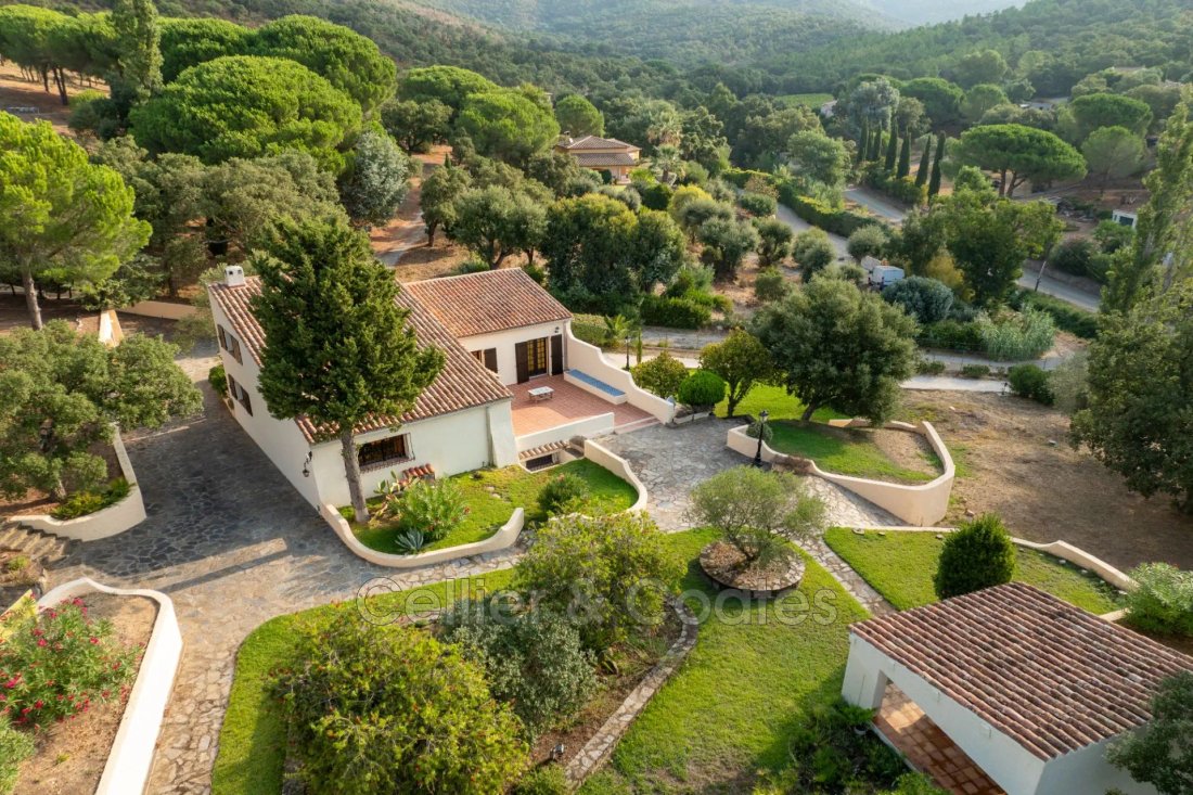 House in Nord Est, Bormes-les-Mimosas, France 2 - 18597570