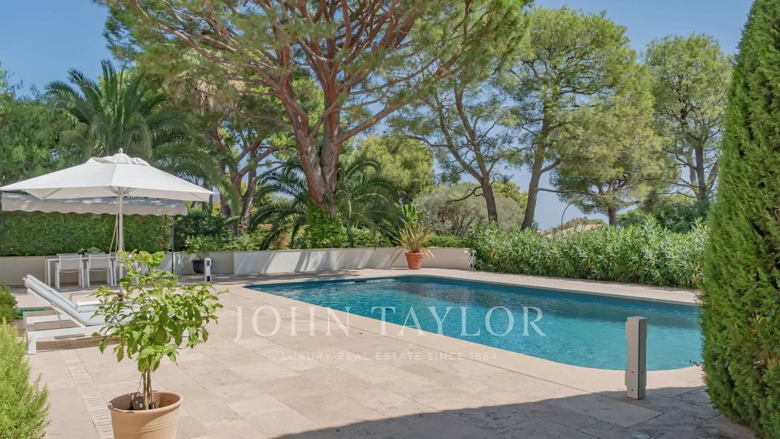 Villa in Saint-Jean-Cap-Ferrat, Provence-Alpes-Côte d'Azur, France 2 - 18598187