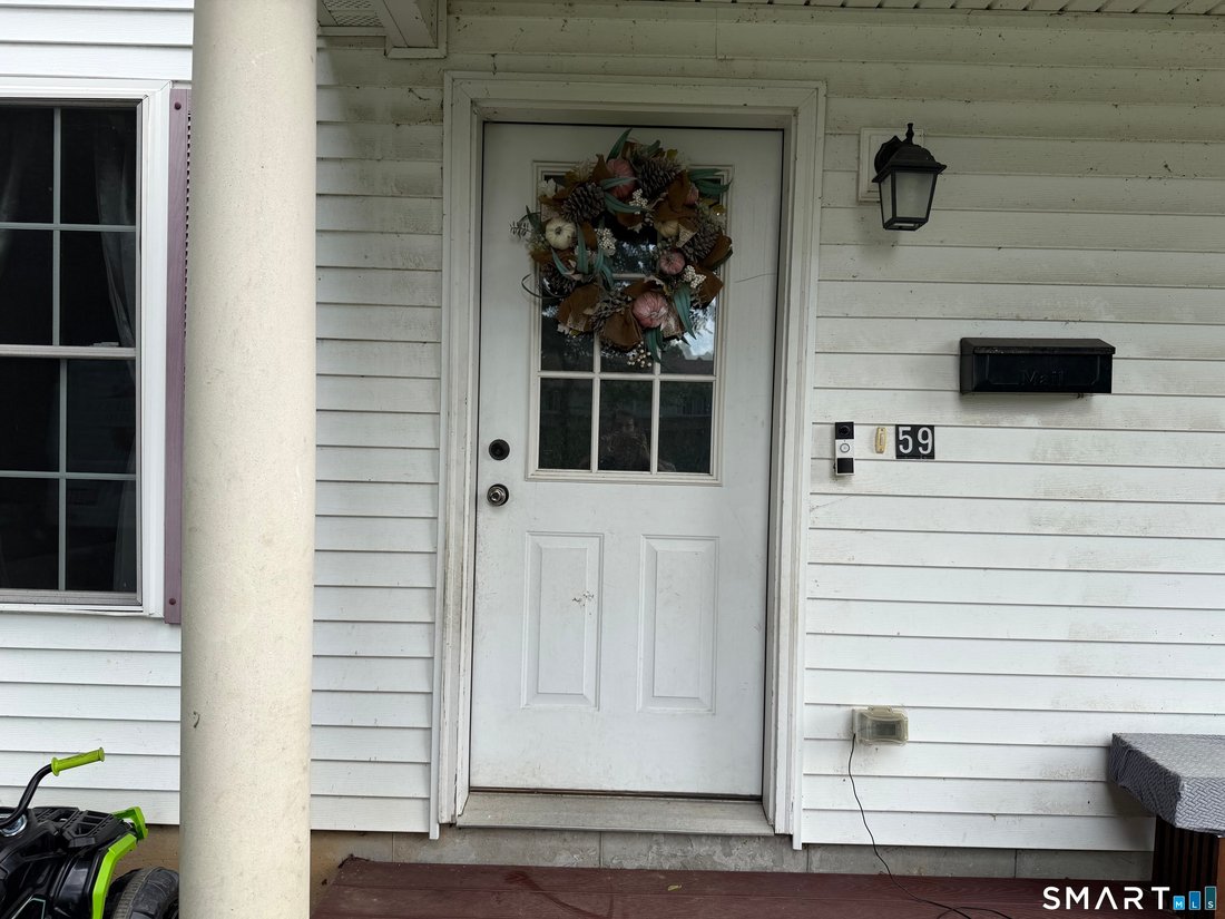 Naugatuck, Connecticut, United States 4 - 18602271