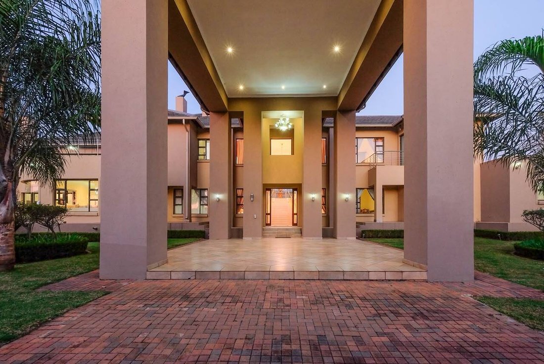 House in Constantia Kloof, Gauteng, South Africa 4 - 18598858