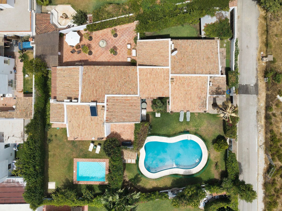 Villa in Atalaya-Isdabe, Estepona, Andalusia 2 - 18596452
