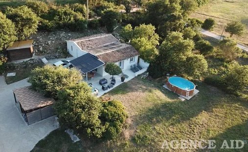 Estate in Cuges-les-Pins, Provence-Alpes-Côte d'Azur, France 1