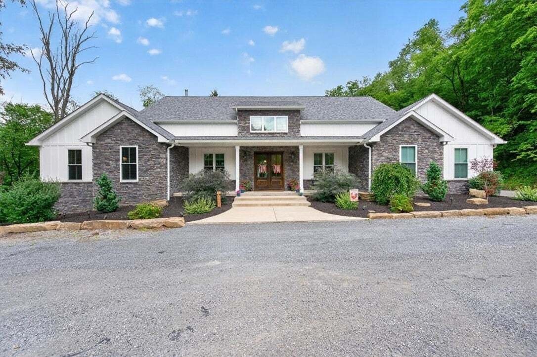 House in Aliquippa, Pennsylvania, United States 1 - 18596549