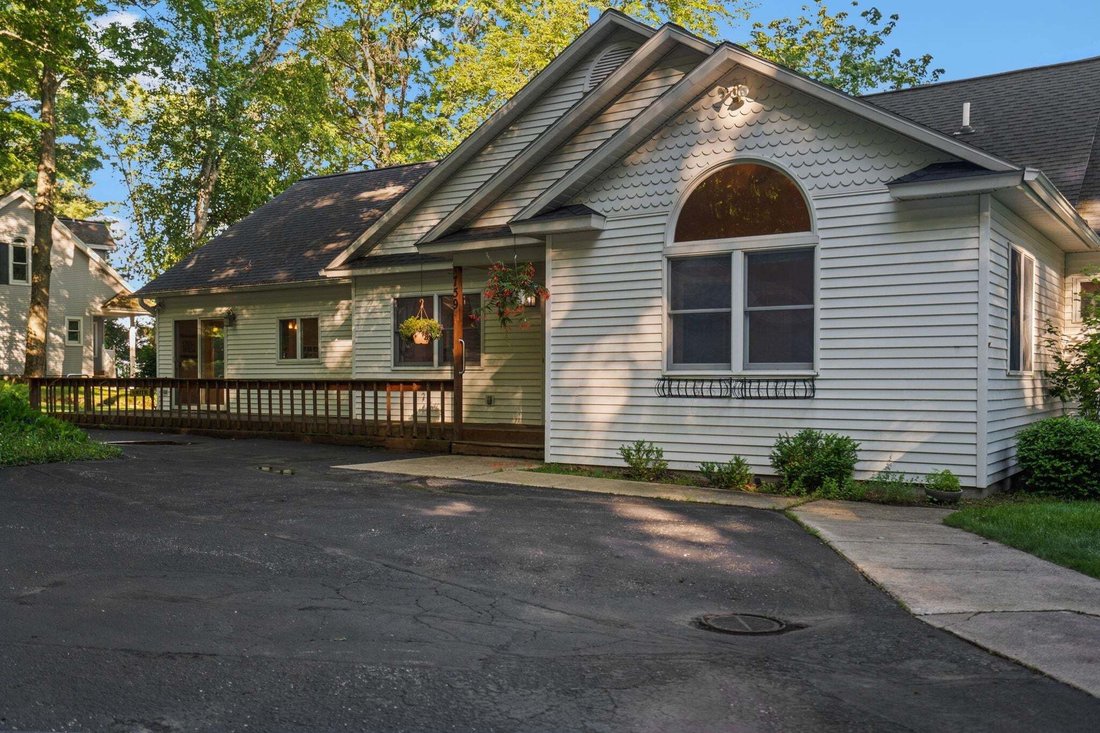 House in Traverse City, Michigan, United States 5 - 18596594