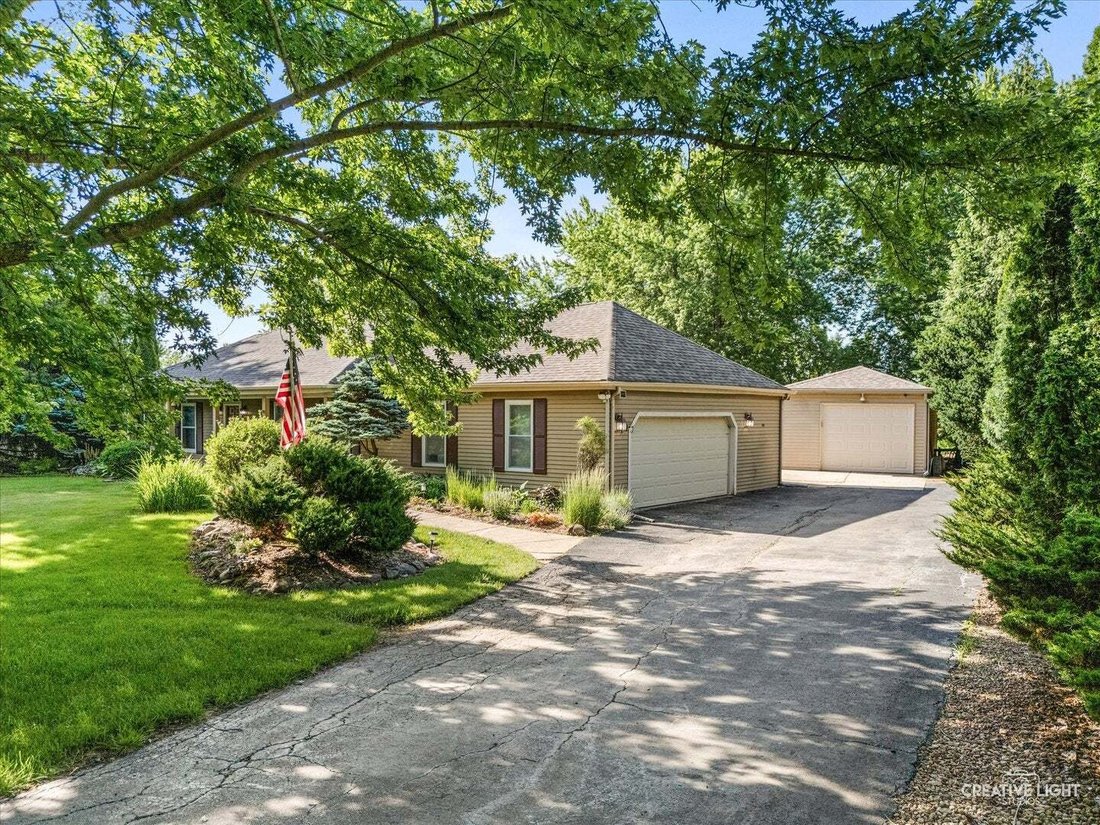 House in Campton Hills, Illinois, United States 2 - 18597489