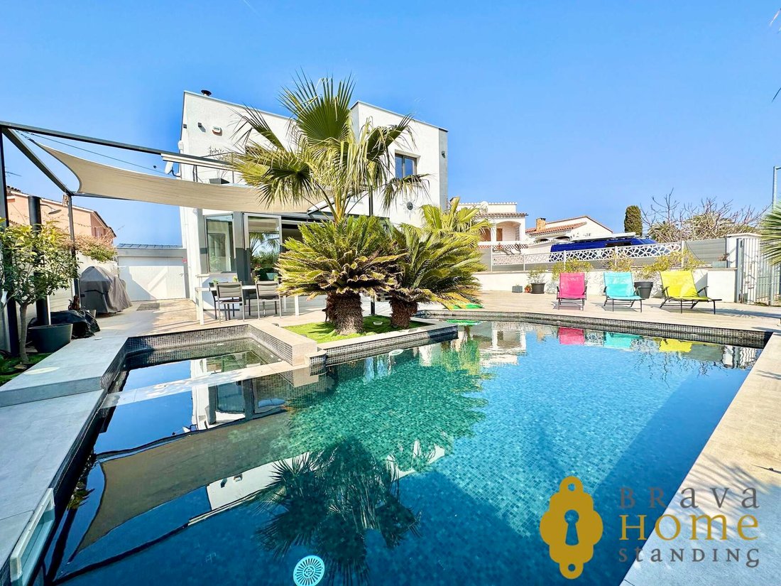 Villa in Empuriabrava, Catalonia, Spain 1 - 18600287