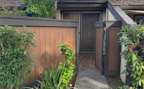 Townhouse in Altadena, California, United States 1