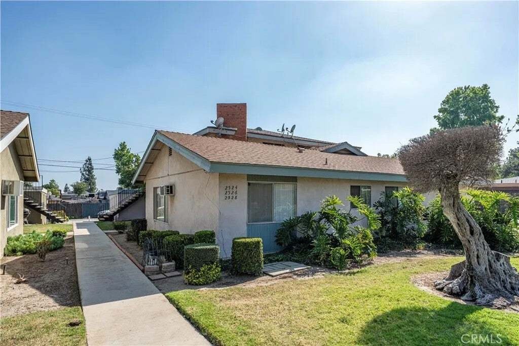 La Verne, California, United States 2 - 18601841
