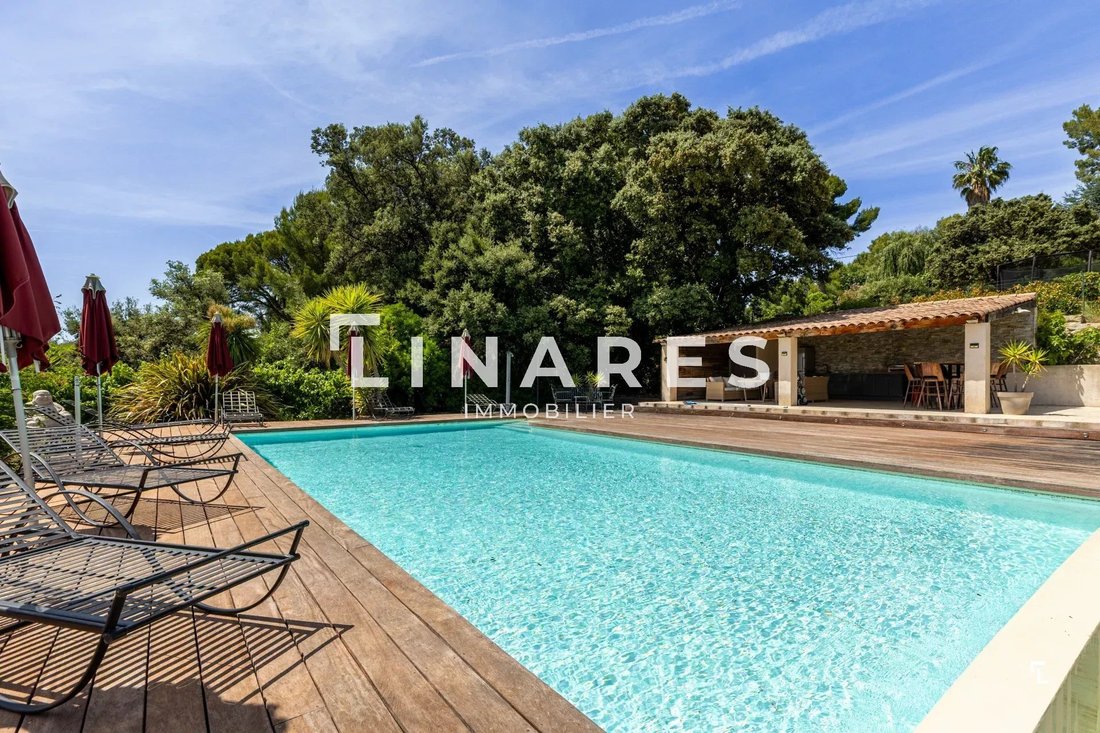 Villa in Le Castellet, Provence-Alpes-Côte d'Azur, France 3 - 18598423