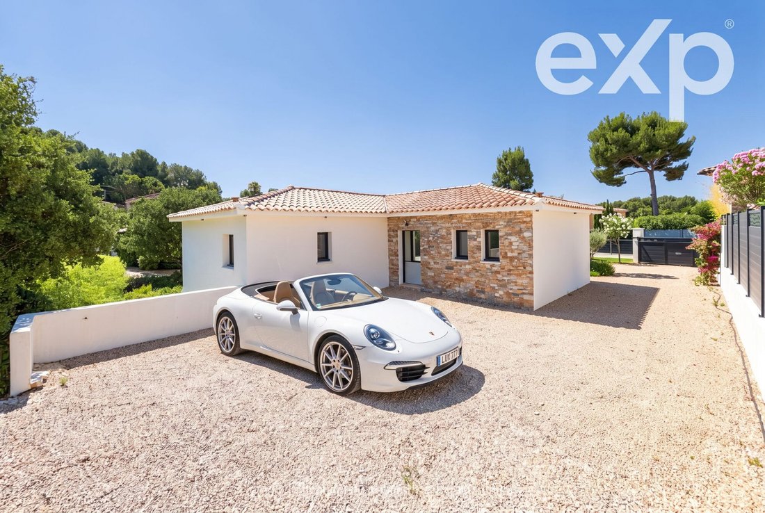 Villa in Sanary-sur-Mer, Provence-Alpes-Côte d'Azur, France 4 - 18604079