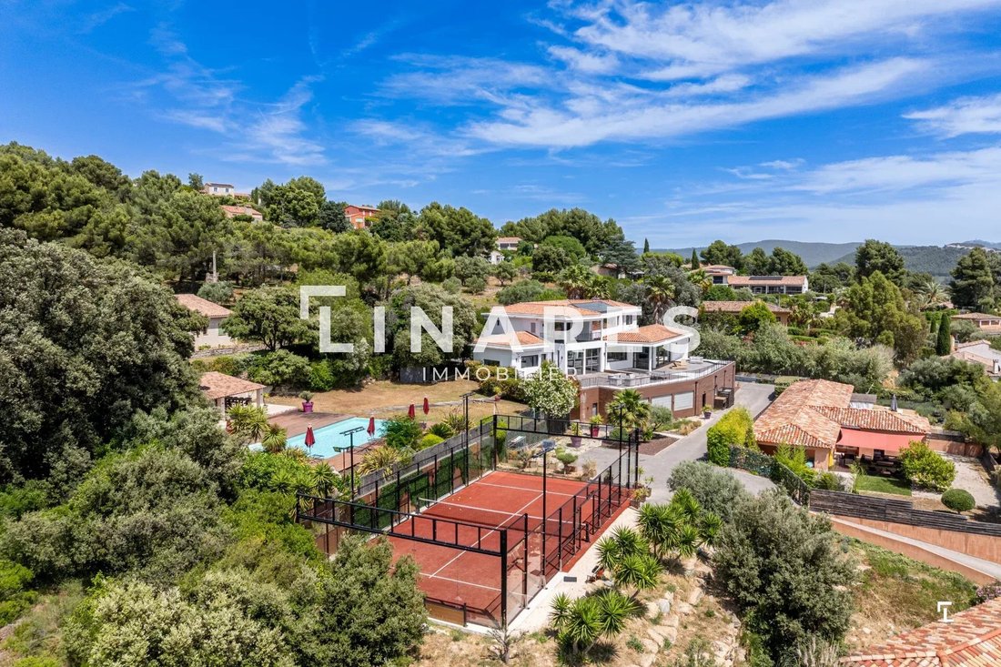 Villa in Le Castellet, Provence-Alpes-Côte d'Azur, France 1 - 18598423