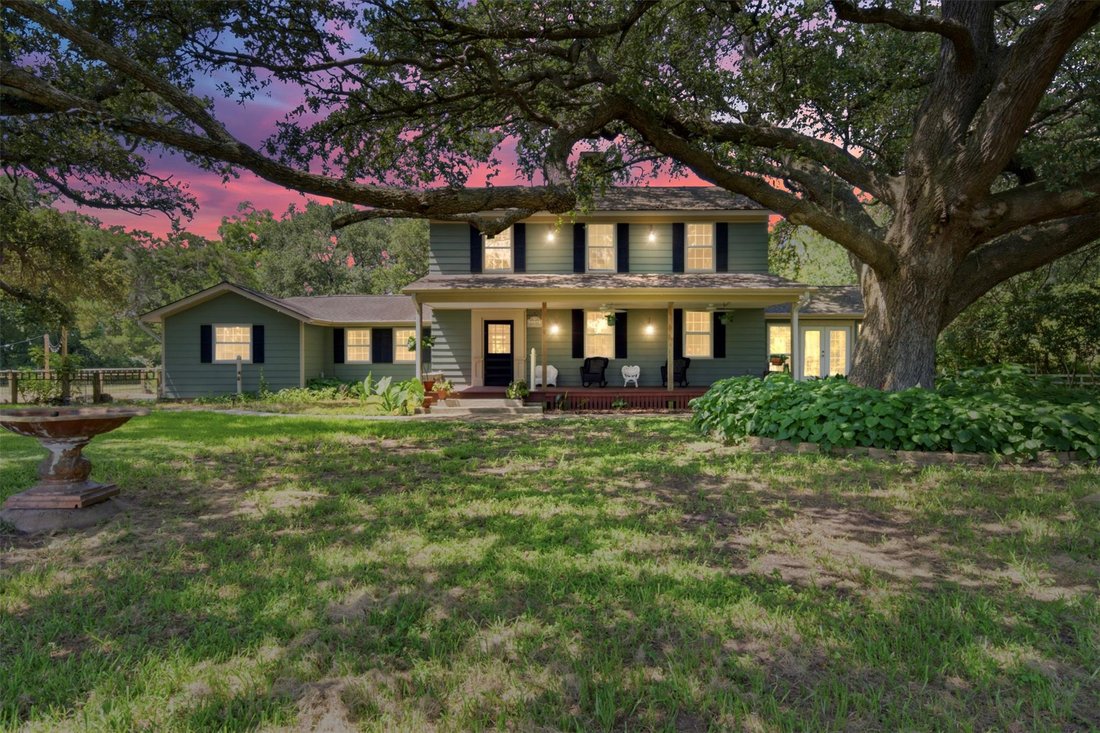 House in Hitchcock, Texas, United States 1 - 18602115