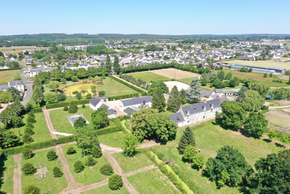 Castle in Gare-Croix Verte-Ile Offard-Millocheau, Saumur, France 1 - 16913759