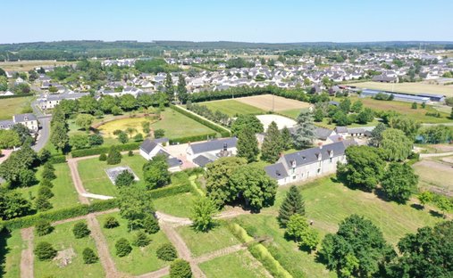 Château à Gare-Croix Verte-Ile Offard-Millocheau, Saumur, France 1