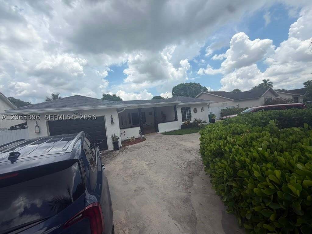 House in Hialeah, Florida, United States 2 - 18601021