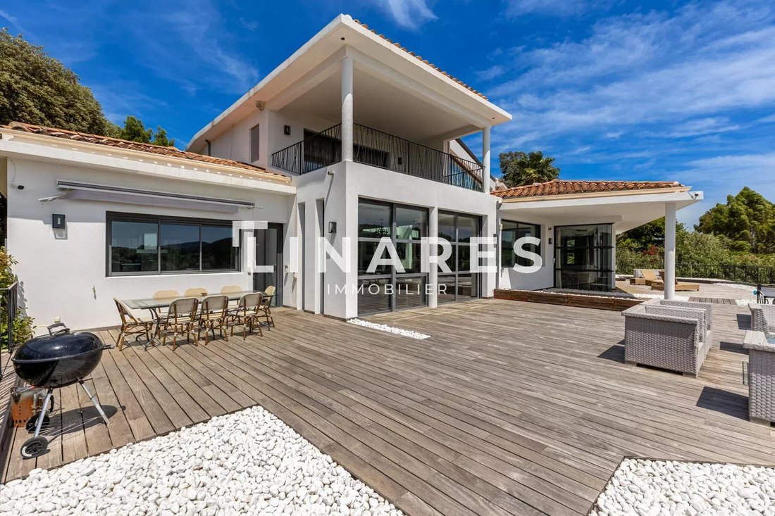 Villa in Le Castellet, Provence-Alpes-Côte d'Azur, France 2 - 18598423