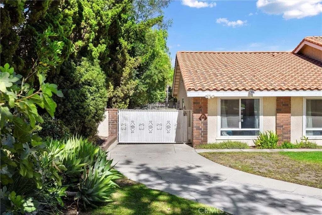 House in Upland, California, United States 3 - 18601936