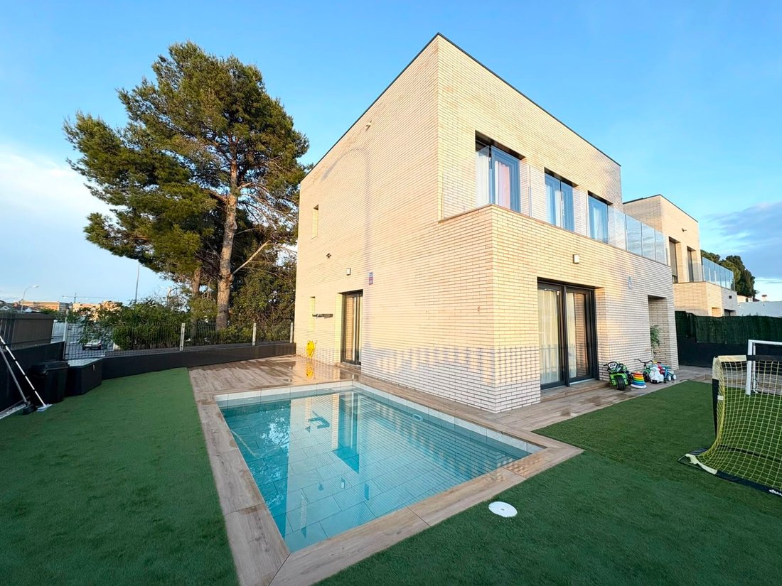 Townhouse in Cambrils, Catalonia, Spain 1 - 18602656