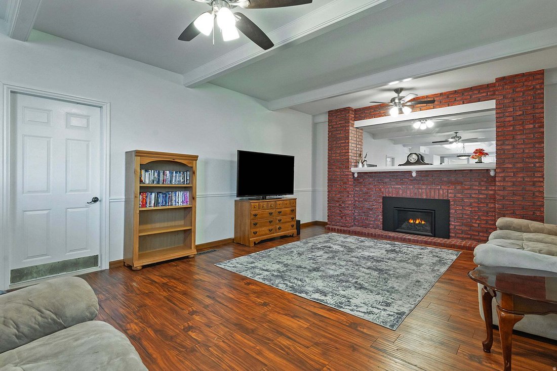 House in Sandy, Utah, United States 4 - 18600516