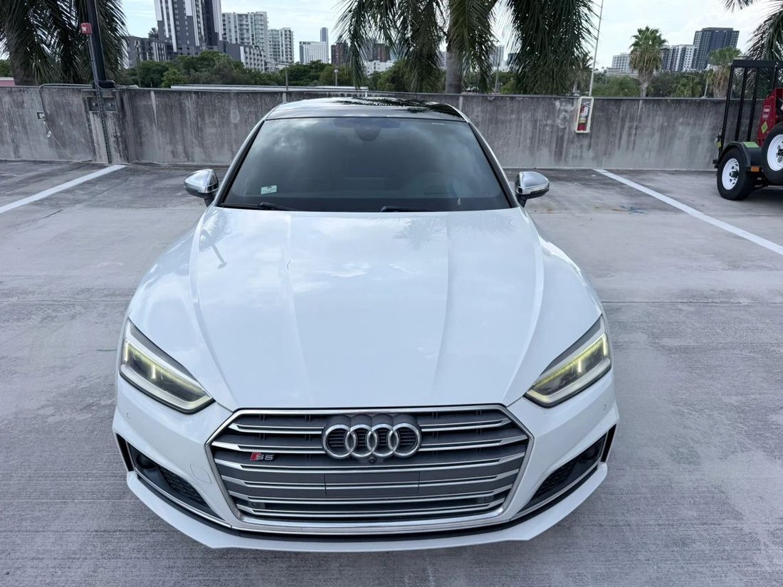 Sedan in Fort Lauderdale, FL, United States 5 - 18598474