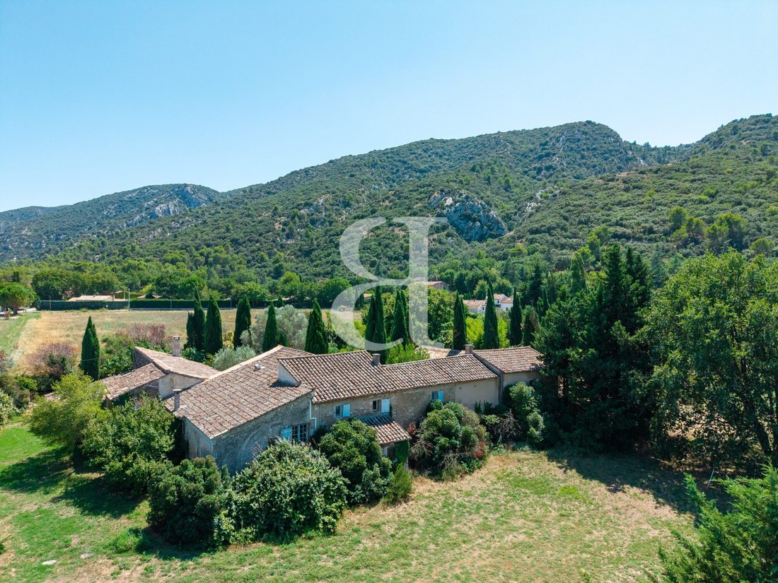 Country House in Maubec, Provence-Alpes-Côte d'Azur, France 4 - 18603997