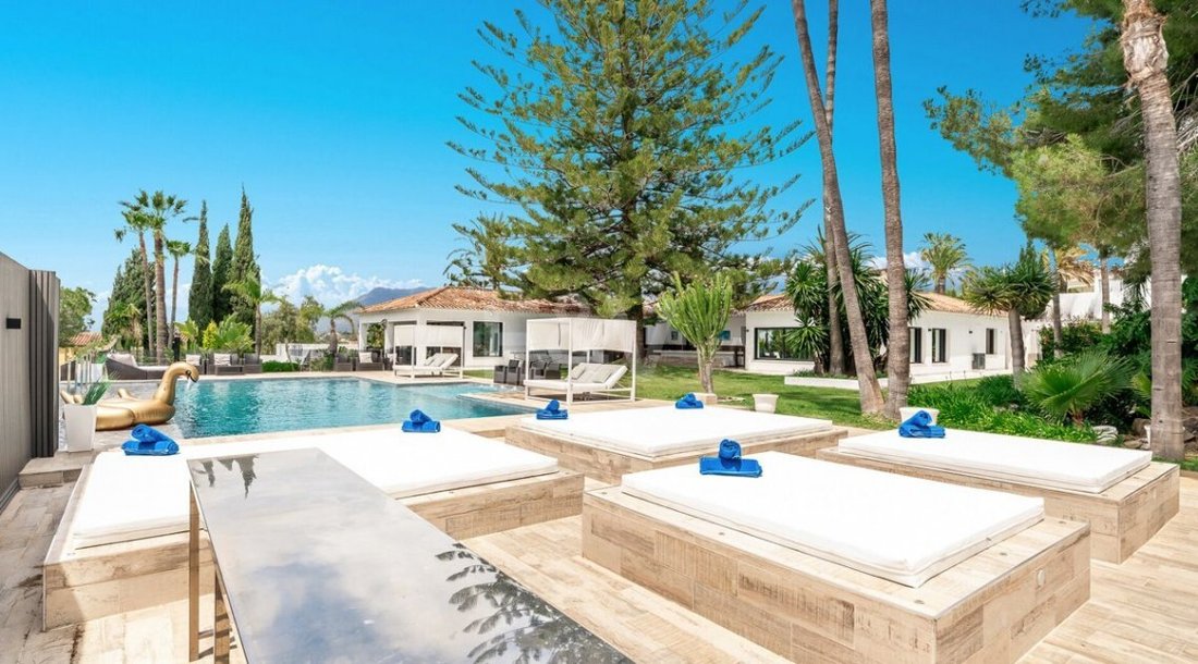 Villa in Elviria-Cabopino, Marbella, Spain 1 - 18597424