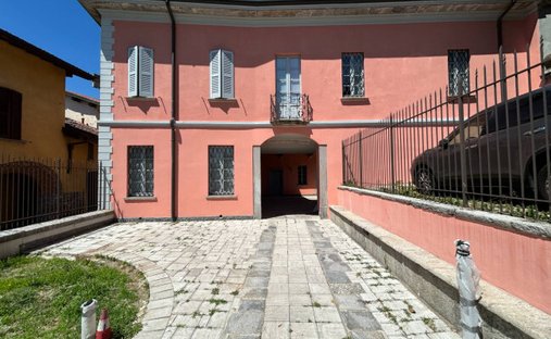 House in Besozzo, Lombardy, Italy 1