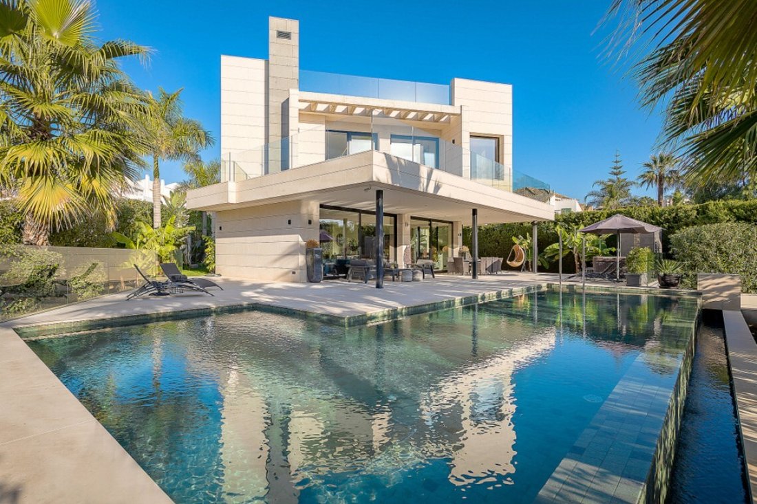 Villa in Puerto Banus, Marbella, Spain 1 - 18597108