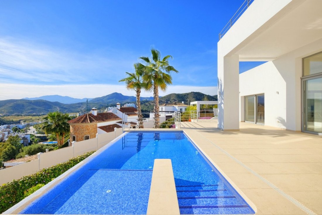 Villa in Benahavis, Andalusia, Spain 1 - 18597014