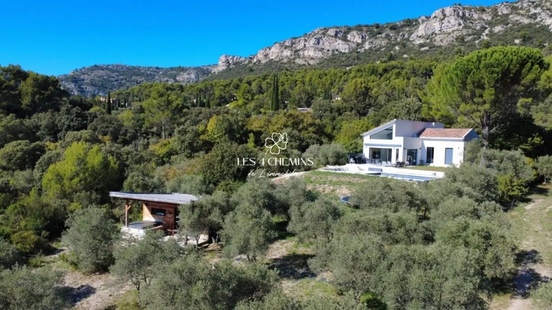 House in Vauvenargues, Provence-Alpes-Côte d'Azur, France 1 - 18597485