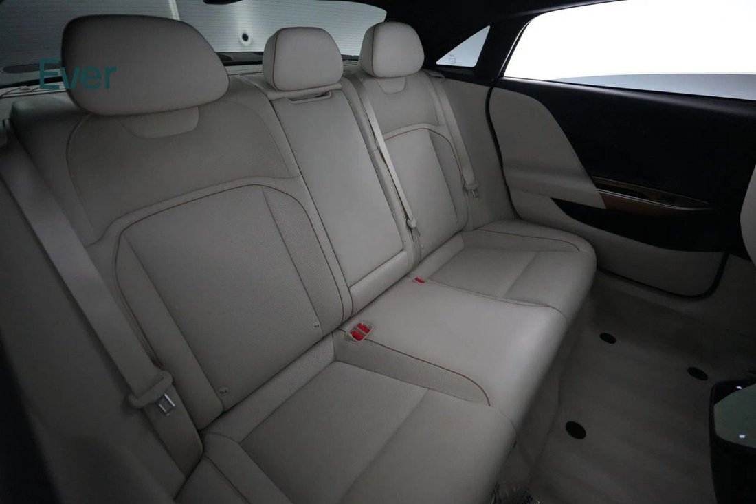 Sedan in San Francisco, CA, United States 5 - 18051258