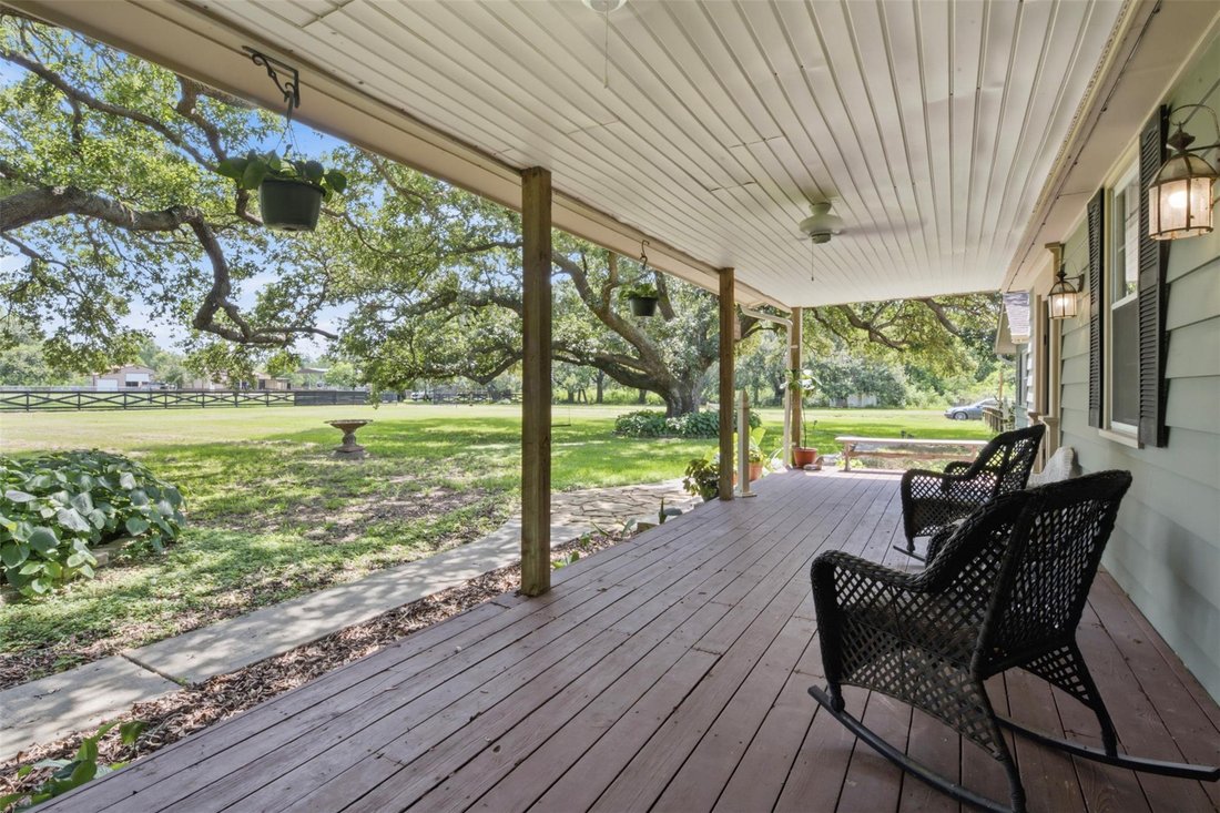House in Hitchcock, Texas, United States 4 - 18602115