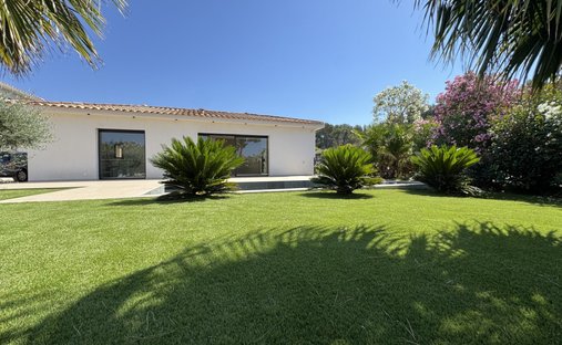 Villa in Sanary-sur-Mer, Provence-Alpes-Côte d'Azur, France 1