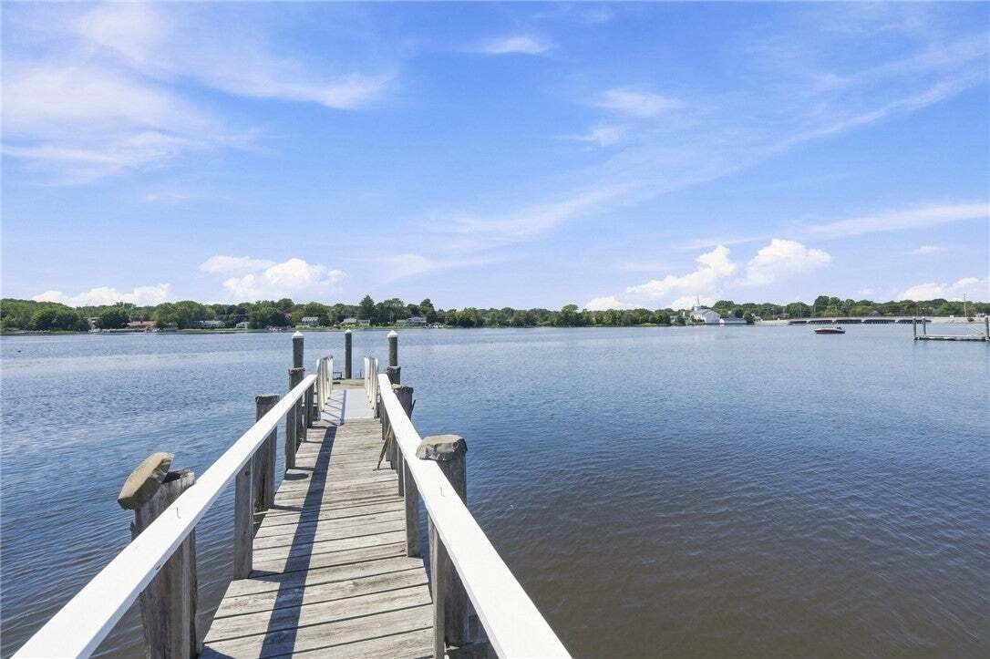 Barrington, Rhode Island, United States 3 - 18599750
