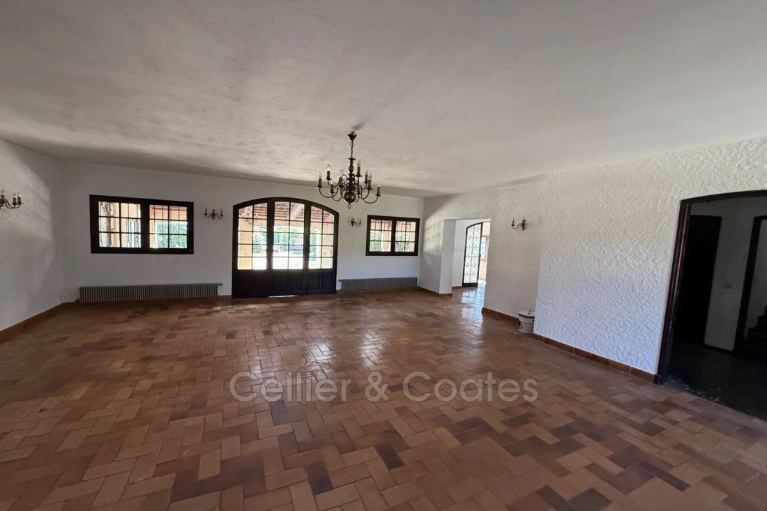 House in Nord Est, Bormes-les-Mimosas, France 4 - 18597474