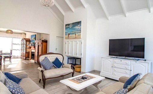 Country House in Fernkloof Estate, Western Cape, South Africa 1