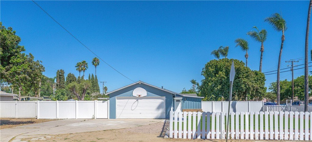 House in Santa Ana, California, United States 1 - 18322423