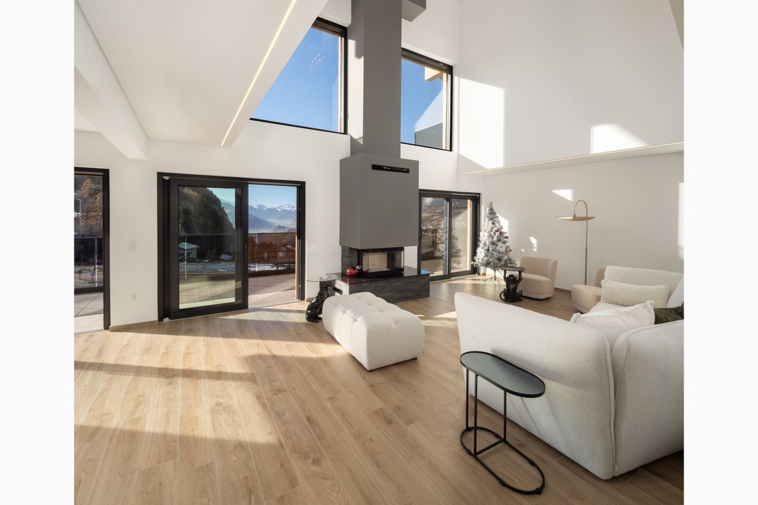 Estate in Crans-Montana, Valais, Switzerland 3 - 18599948