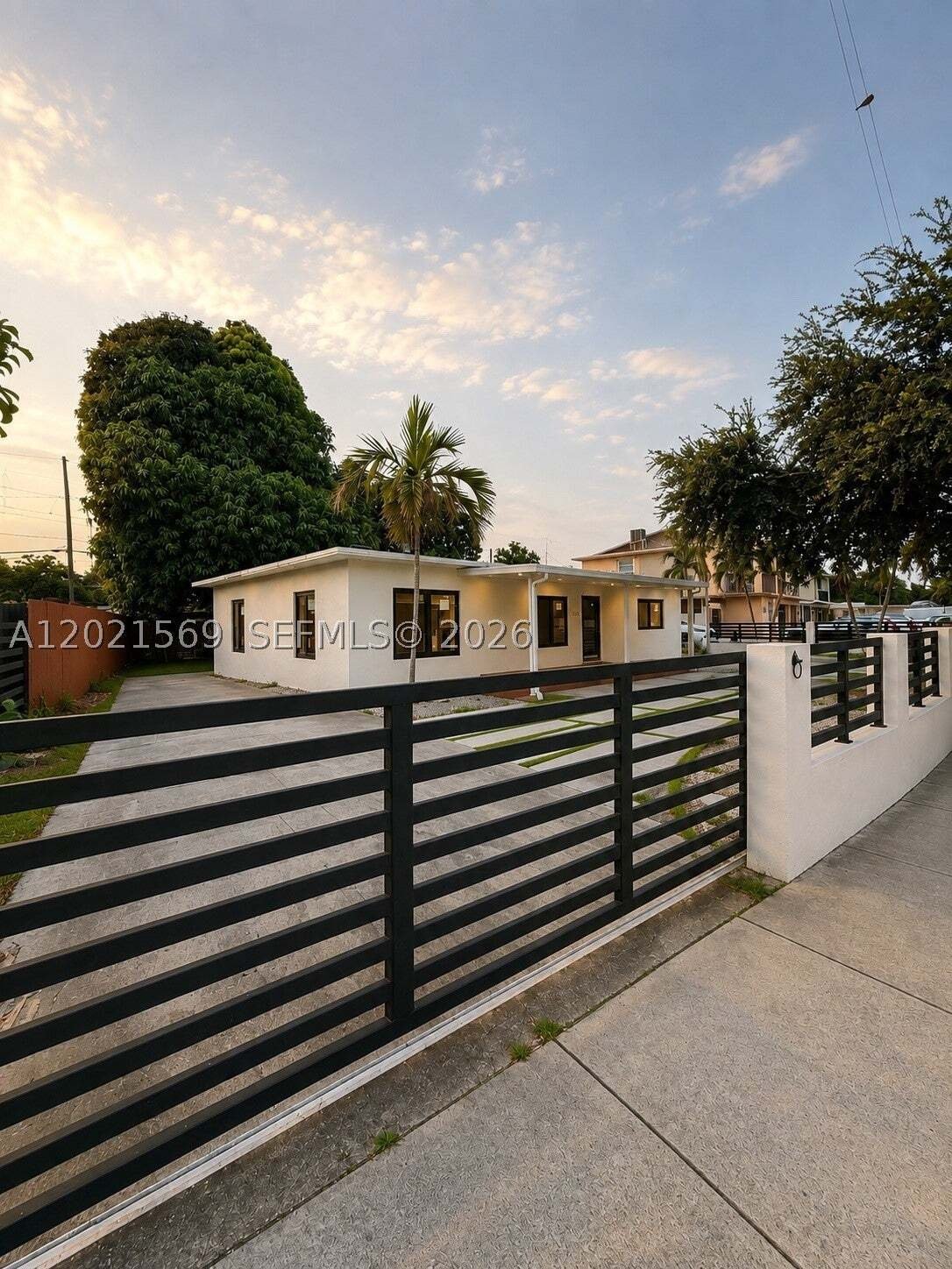 House in Hialeah, Florida, United States 3 - 17960769