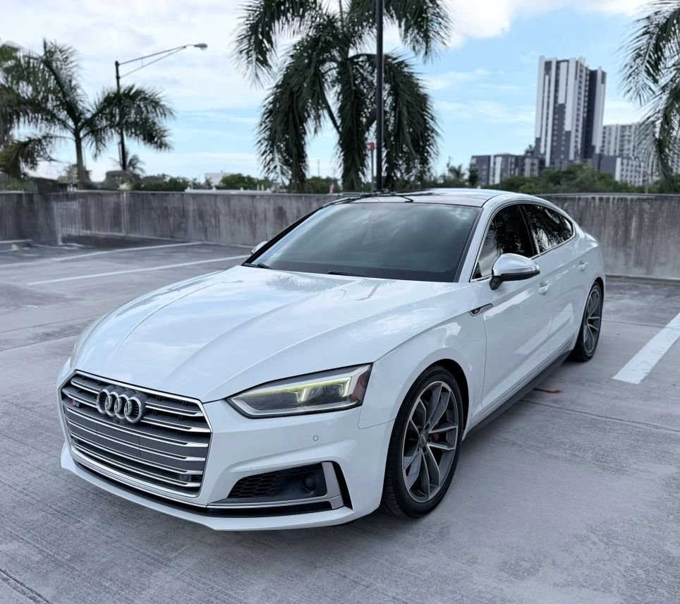 Sedan in Fort Lauderdale, FL, United States 3 - 18598474